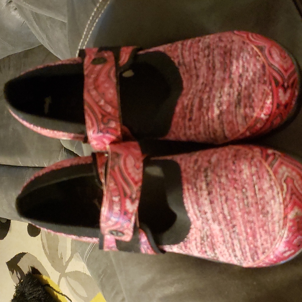 Worn once sz 9 Alegria shoes